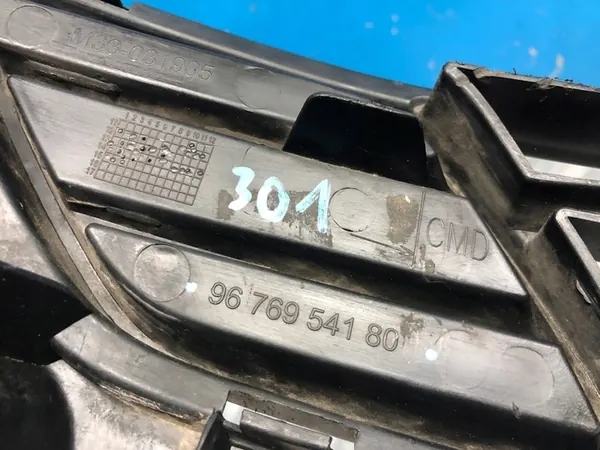 PEUGEOT 301 Rejilla de Parachoques Delantera Nueva OEM image 7