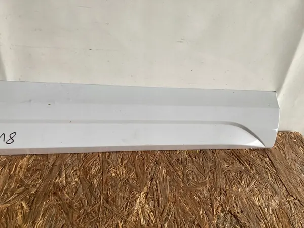 AUDI Q3 8U0 Front Right Wheel Arch Original image 4