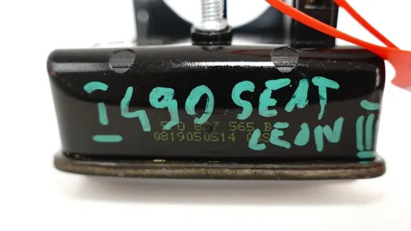 Asa de maletero SEAT Leon III OEM 360166821 image 3