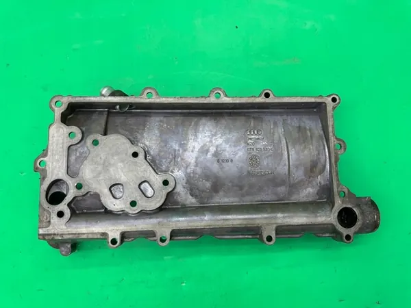 Couvercle de filtre à huile 079103525C Audi A6 C6 4.2 MPI V8 image 4