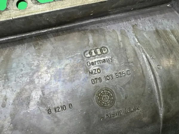 Couvercle de filtre à huile 079103525C Audi A6 C6 4.2 MPI V8 image 7