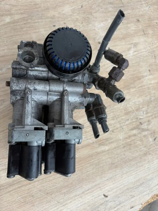 DAF WABCO Solenoid Valve 2012 4729051140 image 3