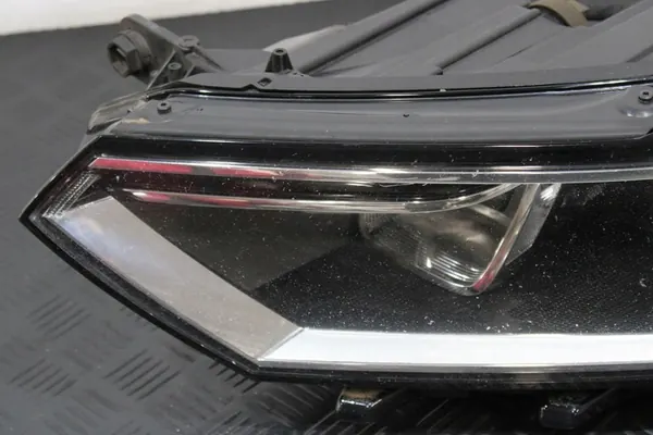 Vasen Etuvalo VW Passat B8 3G1941005C image 2