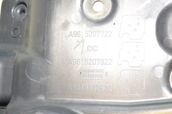 Cobertura Ventilador Mercedes OEM A9615207722 - Usado image 4