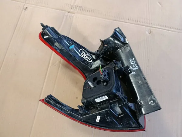 PEUGEOT 2008 Lámpara Trasera Derecha Europa 9826730380 image 2