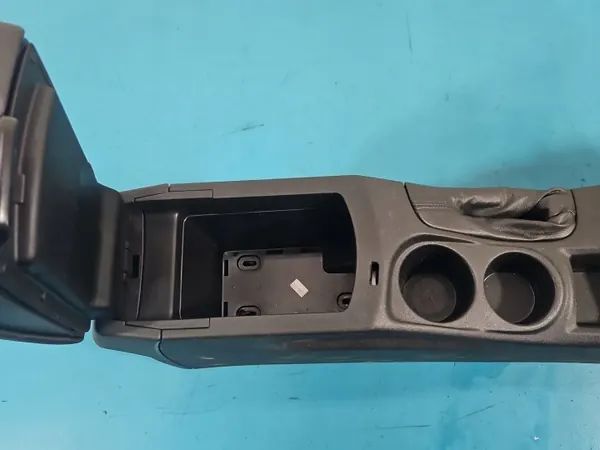 Accoudoir tunnel OEM 9672173980 pour Citroen C4 II image 4