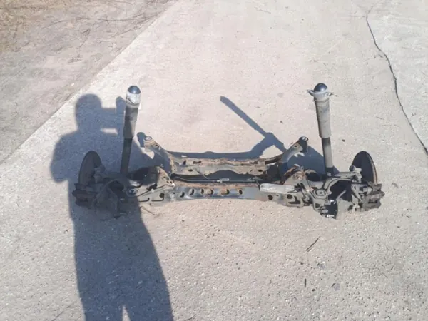 Viga suspensión trasera OEM Wrakowisko-18689- image 2