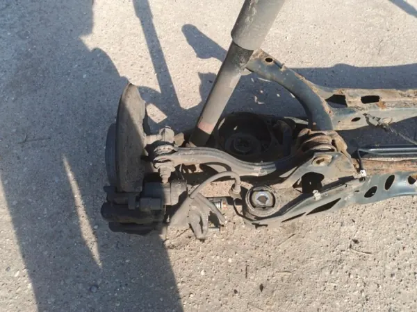 Viga suspensión trasera OEM Wrakowisko-18689- image 10