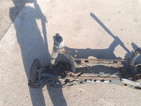 Viga suspensión trasera OEM Wrakowisko-18689- image 4
