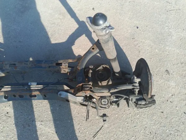 Viga suspensión trasera OEM Wrakowisko-18689- image 6