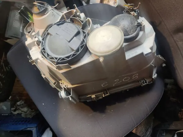 Mercedes-Benz C W203 2004 Koplamp image 3