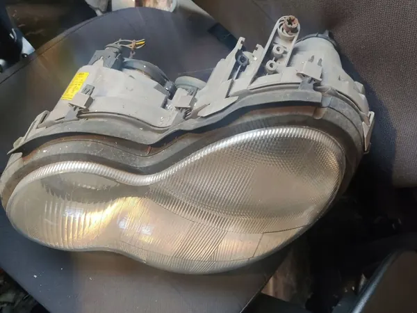 Mercedes-Benz C W203 2004 Koplamp image 4