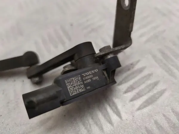 Volvo XC90 2019 Strålkastarnivåsensor OEM 31681288 image 3