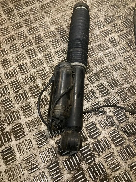 Mercedes-Benz E W211 Höger Bakdämpare image 10