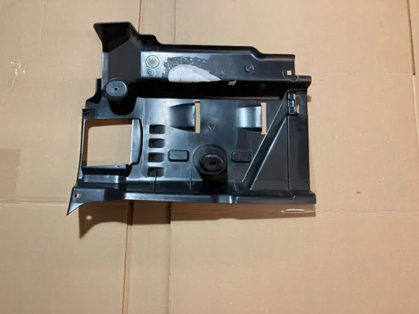 OEM 7LA825312F Bouclier Sous-Caisse Arrière Droit VW T6 image 4