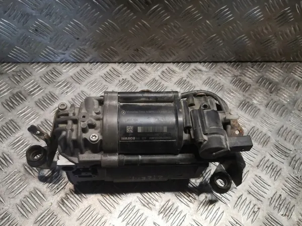 Mercedes-Benz OE 212 320 04 04 Luftfjädringskompressor image 2