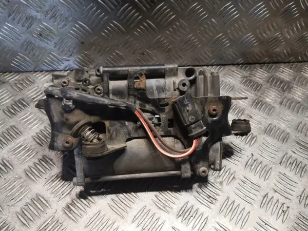 Mercedes-Benz OE 212 320 04 04 Luftfjädringskompressor image 3