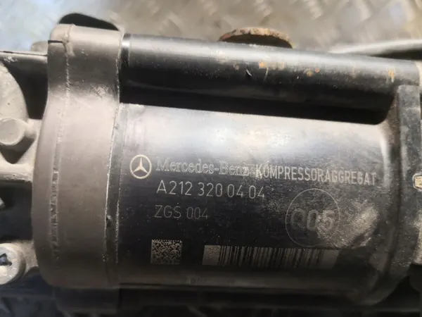 Mercedes-Benz OE 212 320 04 04 Luftfjädringskompressor image 4