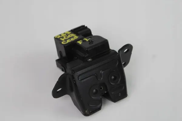 Serrure coffre OEM 360212832 pour Kia Ceed I HB 06-09 image 2