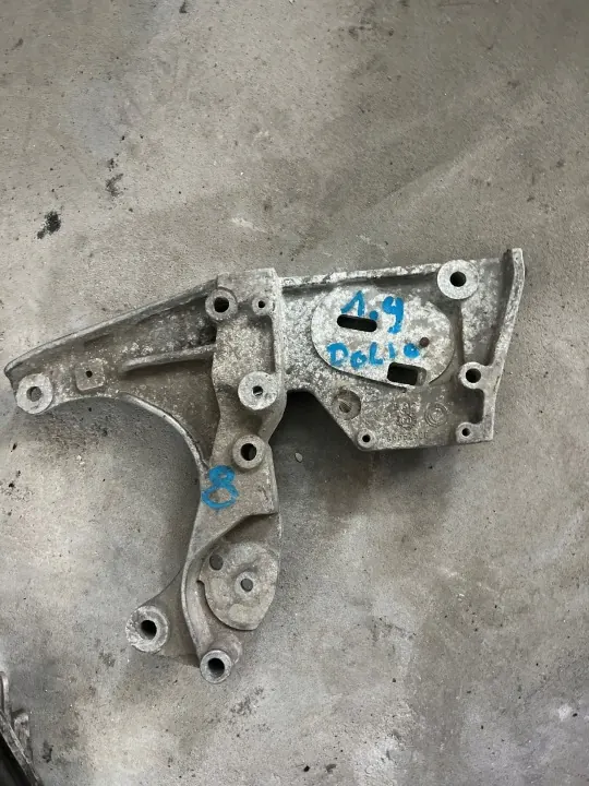 Fiat Punto Evo AC-kompressorfäste OEM 46552526 image 2