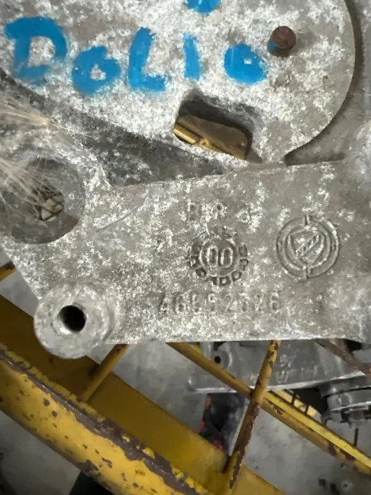 Fiat Punto Evo AC-kompressorfäste OEM 46552526 image 3
