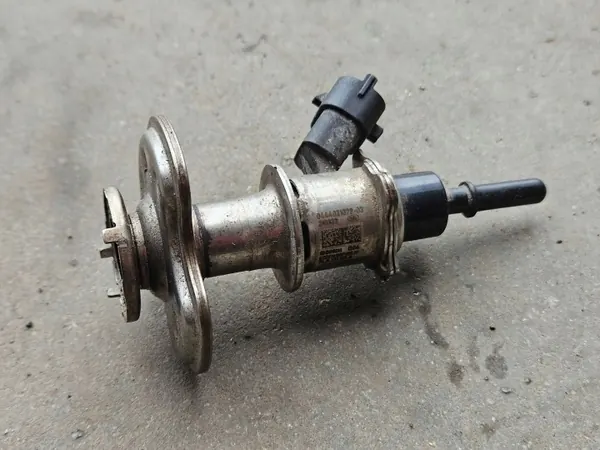 Audi AdBlue-Injektor OEM 7LA131113A - Gebraucht image 2