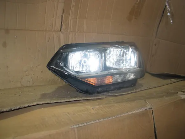 VW Touran II Farol Esquerdo 5TB941005A image 5