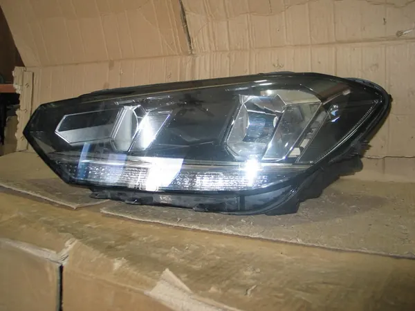 VW Touran II Farol Esquerdo 5TB941005A image 7