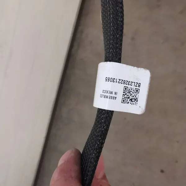 Tesla Model Y Minuspol OEM 1626061-00-C image 5