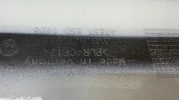 Skoda Superb III Kombi bakluckespoiler OEM 3V9827939 image 3