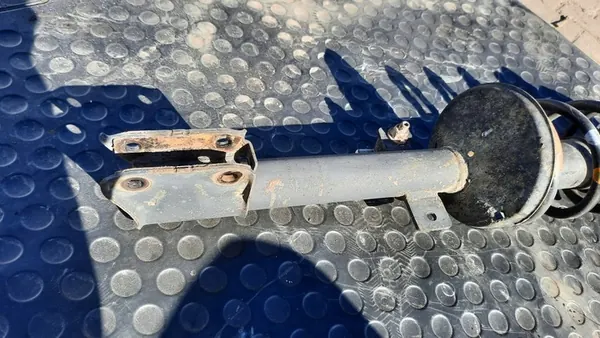 Ammortizzatore posteriore Dacia Duster 4x4 1.6B 8200811407-D image 2