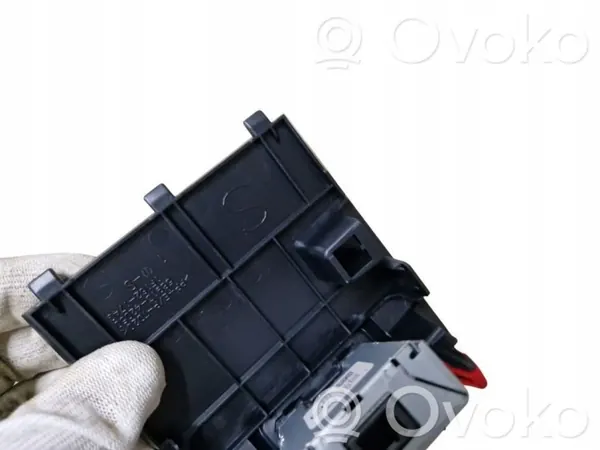 Toyota USB-aansluiting OEM 8553242050 voor RAV4 XA50 image 7