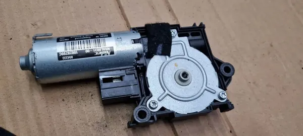 Motor de techo solar Audi A5 OEM 10028299C - Usado image 2