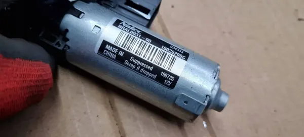Motor de techo solar Audi A5 OEM 10028299C - Usado image 4