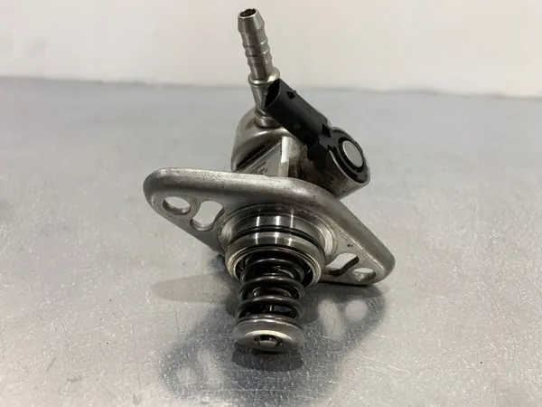 Pompe à injection Skoda Yeti 2014 OEM 04E127026E image 4