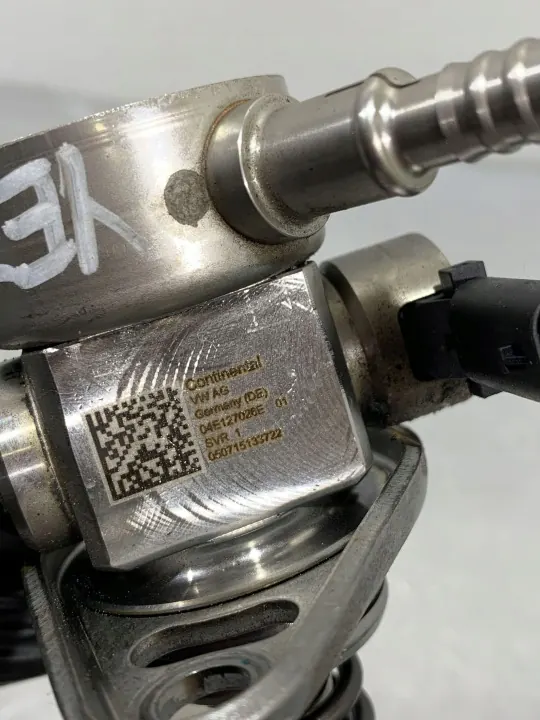 Pompe à injection Skoda Yeti 2014 OEM 04E127026E image 6