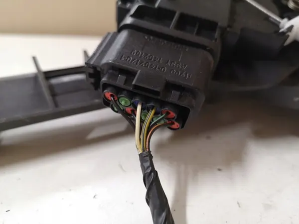 Vordertürschloss linke Seite Ford Focus C-MAX image 4