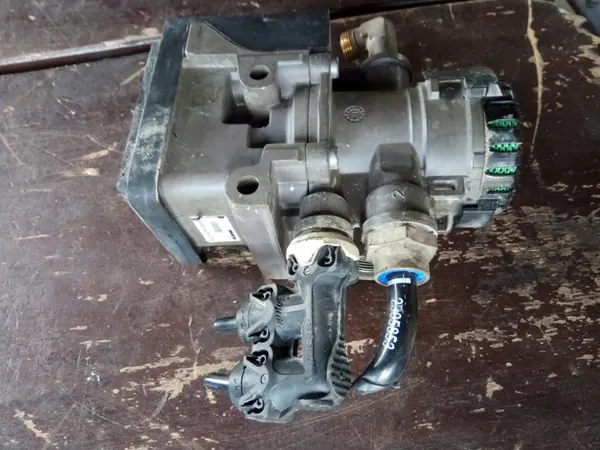Scania Radbremsventil-Modulator OEM 1879275 image 2