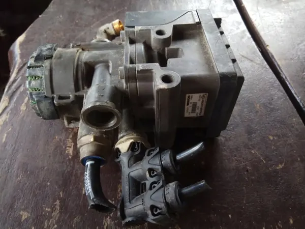 Scania Radbremsventil-Modulator OEM 1879275 image 4