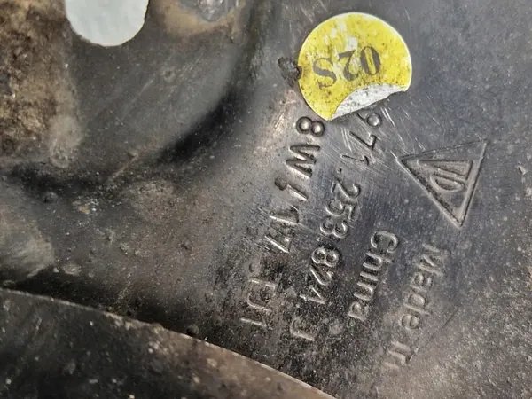 Porsche Panamera 971 oikea pakopää OEM 971253824J image 3