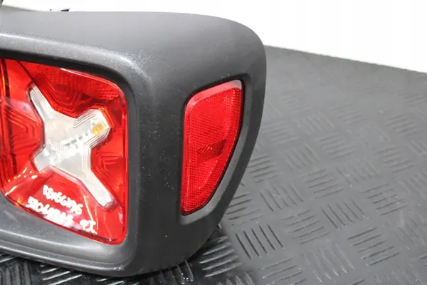 Lámpara trasera derecha 52060575 Jeep Renegade image 2
