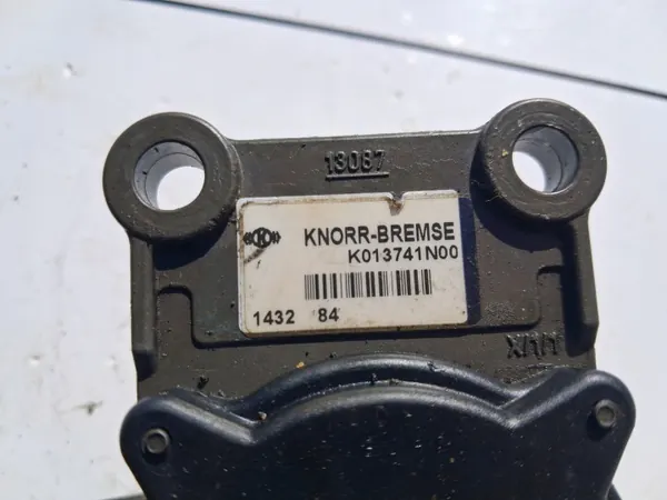 Válvula sensor de nível OEM K013741 para Volvo FH FM image 4