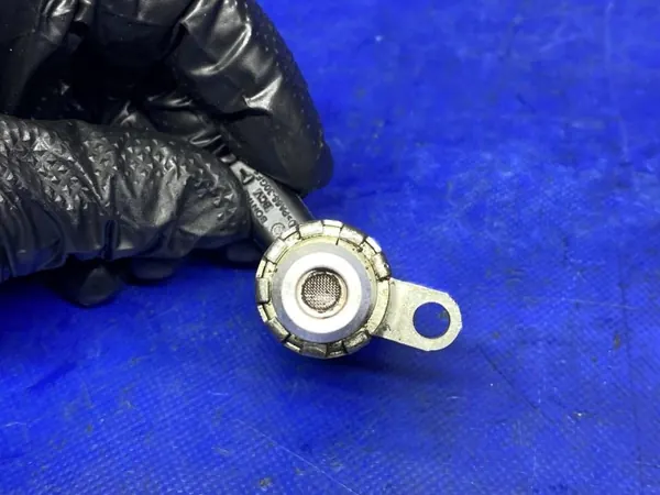 Oliedrukventielsensor OEM 06H115243L Audi A4 A5 image 3