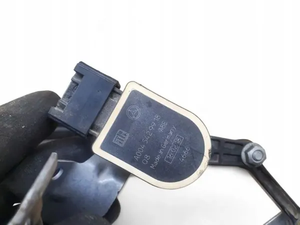 Infiniti QX30 Koplampniveausensor OEM A2463230140 image 4