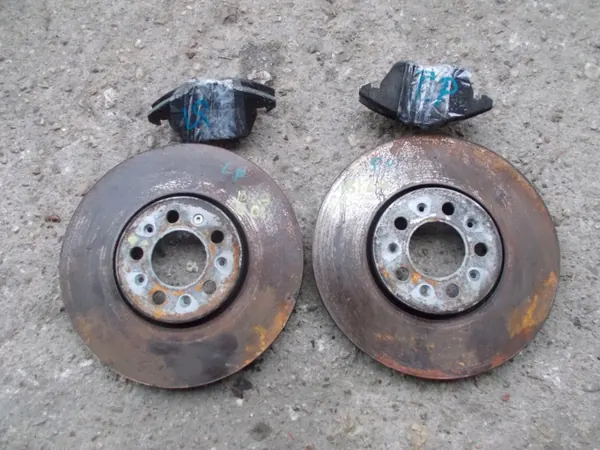 OEM SEAT IBIZA IV 08R 1.6 TDI Framhjulsbromsar & -belägg image 2