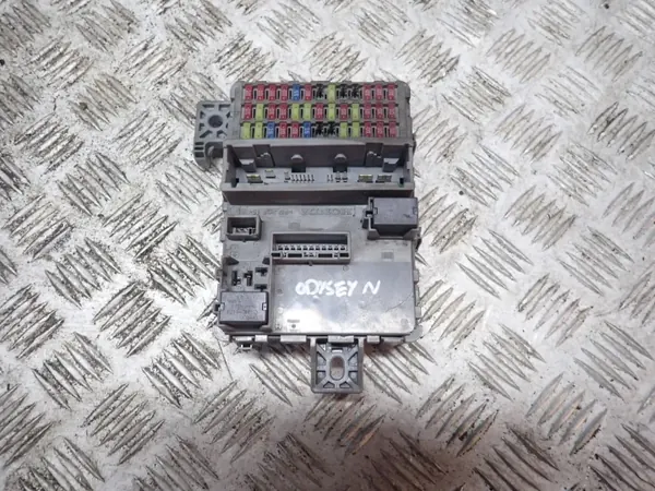 Boîte à fusibles module pour Honda Odyssey 2018 - Occasion image 2