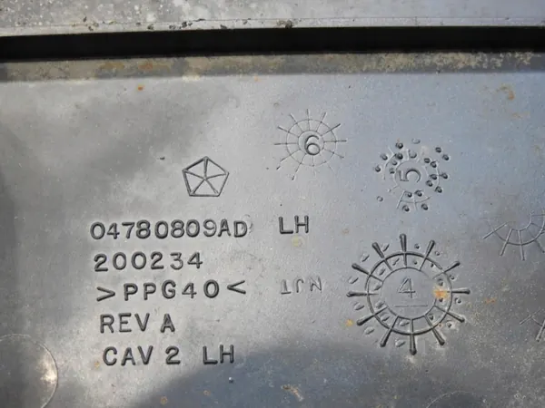 Protetor Inferior Chrysler 300C Carrinha Esquerda Traseira OEM 04780809AD image 6