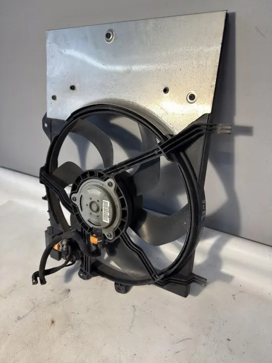 Ventilador radiador Peugeot 208 OEM 9801666680 (2012-2016) image 8