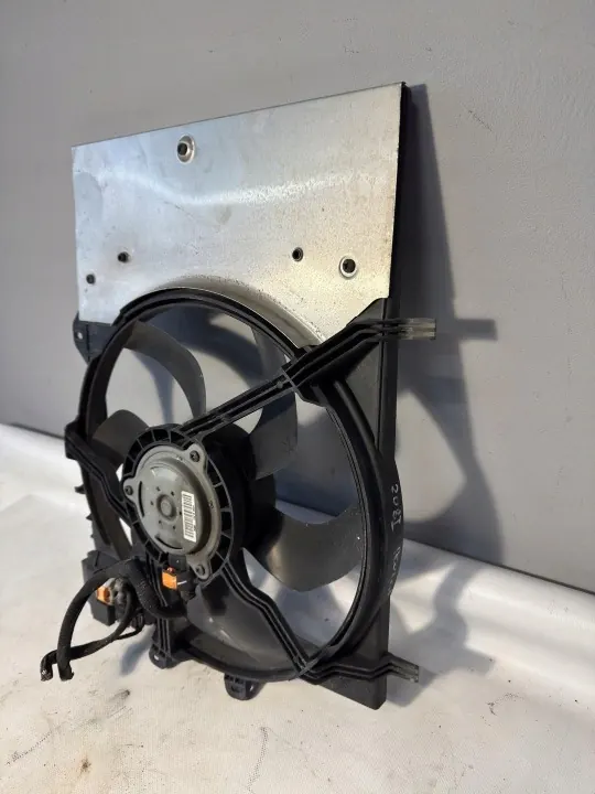Ventilador radiador Peugeot 208 OEM 9801666680 (2012-2016) image 9