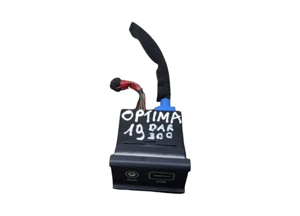 Kia Optima Sportswagon Aux/USB-liitin OEM 96120D4500 image 2